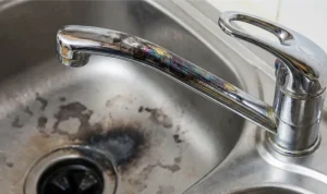 لکه های ایجاد شده توسط محلول لوله بازکن